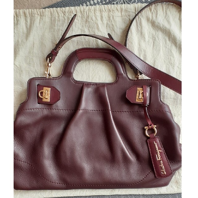 美品 Ferragamo レザー バッグ 美品 Ferragamo レザー バッグ