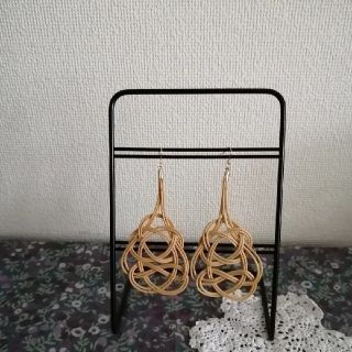 【訳あり】ハンドメイド　ラタンピアス(ピアス)