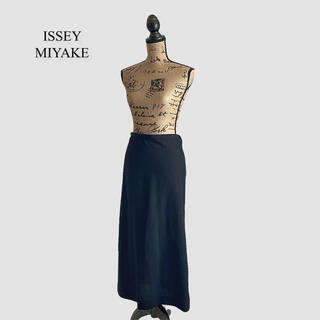 イッセイミヤケ(ISSEY MIYAKE)のISSEY MIYAKE  イッセイミヤケ スカート ブラック(ロングスカート)