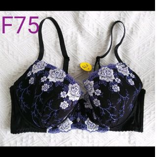 Ｆ７５★背中すっきり脇高ブラジャー★ウレタンカップ★新品(ブラ)