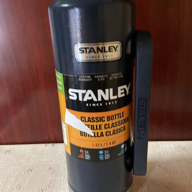 Stanley(スタンレー)のスタンレー 真空ボトル 1.32L chiko様専用 キッズ/ベビー/マタニティの授乳/お食事用品(水筒)の商品写真