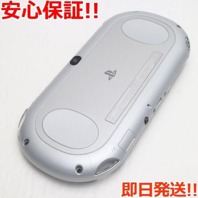 SONY(ソニー)の超美品 PCH-2000 PS VITA シルバー  エンタメ/ホビーのゲームソフト/ゲーム機本体(携帯用ゲーム機本体)の商品写真