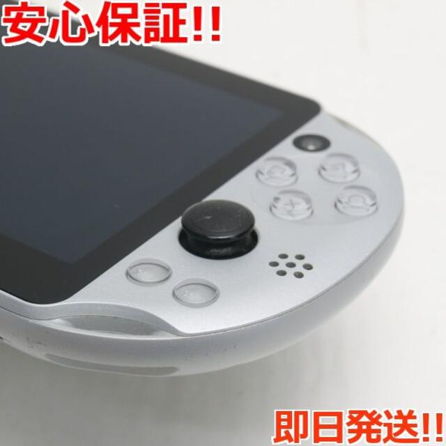 SONY(ソニー)の超美品 PCH-2000 PS VITA シルバー  エンタメ/ホビーのゲームソフト/ゲーム機本体(携帯用ゲーム機本体)の商品写真