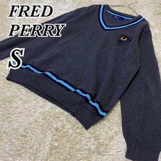 フレッドペリー(FRED PERRY)の【人気!!】FRED PERRY ワッペン 刺繍 チルデン ニット Vネック(ニット/セーター)