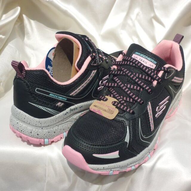 SKECHERS - 新品23.5cmスケッチャーズトレイルウォーキングシューズの