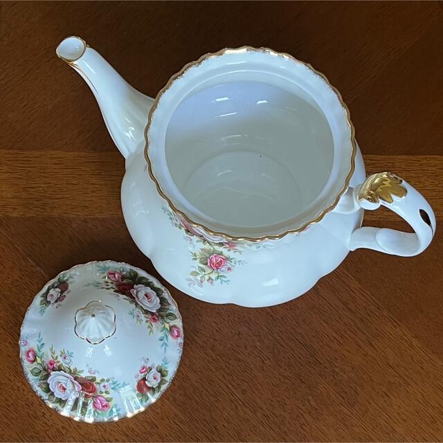 ROYAL ALBERT(ロイヤルアルバート)の【希少品】ロイヤルアルバート★Celebratien★ティーポット インテリア/住まい/日用品のキッチン/食器(食器)の商品写真