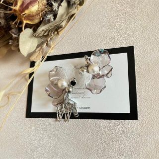 アメリヴィンテージ(Ameri VINTAGE)のclear flower pierce  アシメデザインピアス   (ピアス)