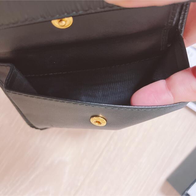 PRADA(プラダ)の【美品】プラダ　二つ折り財布　黒　ブラック レディースのファッション小物(財布)の商品写真