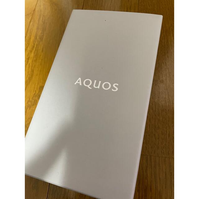 SH-M19 AQUOS sense6 シルバー 64GB SIMフリー新品 スマホ/家電/カメラのスマートフォン/携帯電話(スマートフォン本体)の商品写真