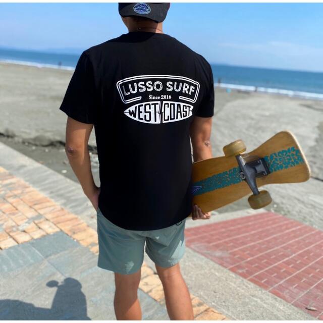 STUSSY(ステューシー)のカップルコーデ☆LUSSO SURF ウェストコーストTシャツ　ブラック　L メンズのトップス(Tシャツ/カットソー(半袖/袖なし))の商品写真