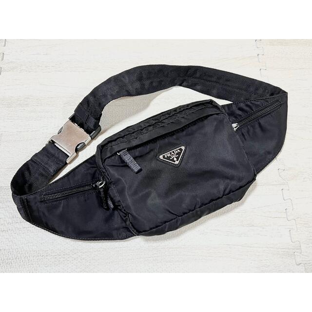 PRADA(プラダ)のPRADA プラダ ウエストポーチ ナイロンブラック 黒 男女兼用 銀バックル メンズのバッグ(ウエストポーチ)の商品写真