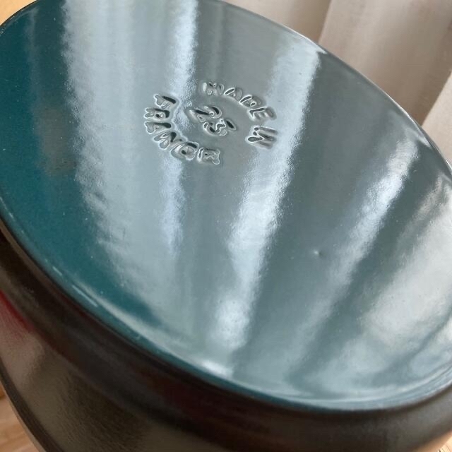 STAUB(ストウブ)のストウブ  オーバル23cmブラック　中古品 インテリア/住まい/日用品のキッチン/食器(鍋/フライパン)の商品写真