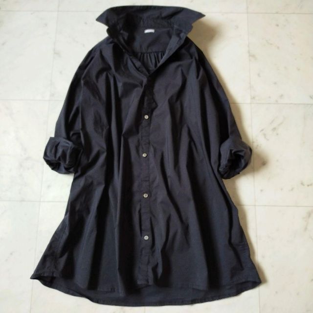nest Robe(ネストローブ)の美品　ichi  イチ　長袖シャツ　Aライン　ブラック　黒　ゆったり レディースのトップス(シャツ/ブラウス(長袖/七分))の商品写真