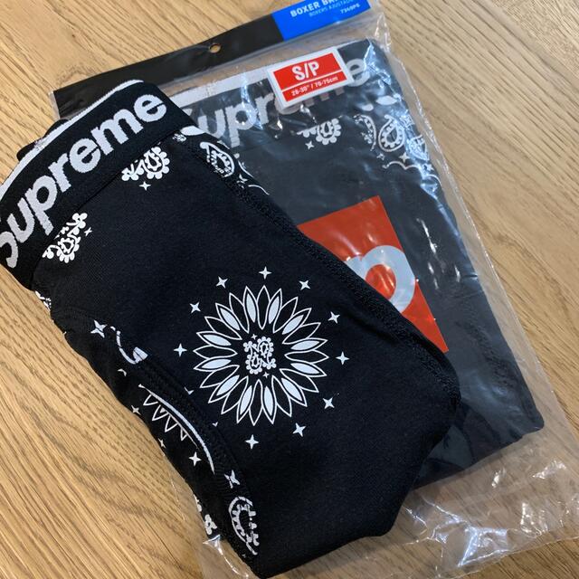 Supreme(シュプリーム)のSupreme®/Hanes®  Bandana Boxer Briefs メンズのアンダーウェア(ボクサーパンツ)の商品写真