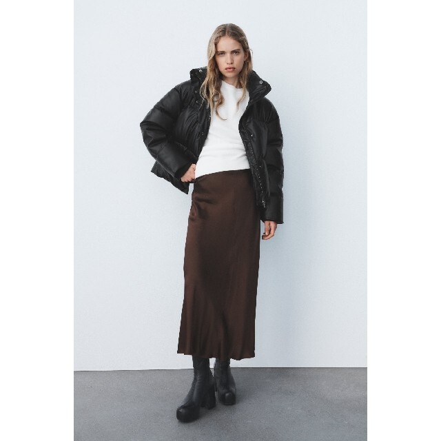 ZARA - 【完売品】ZARA サテン風ミディ丈スカート XSサイズ ZARA - 【完売品】ZARA サテン風ミディ丈スカート XSサイズ