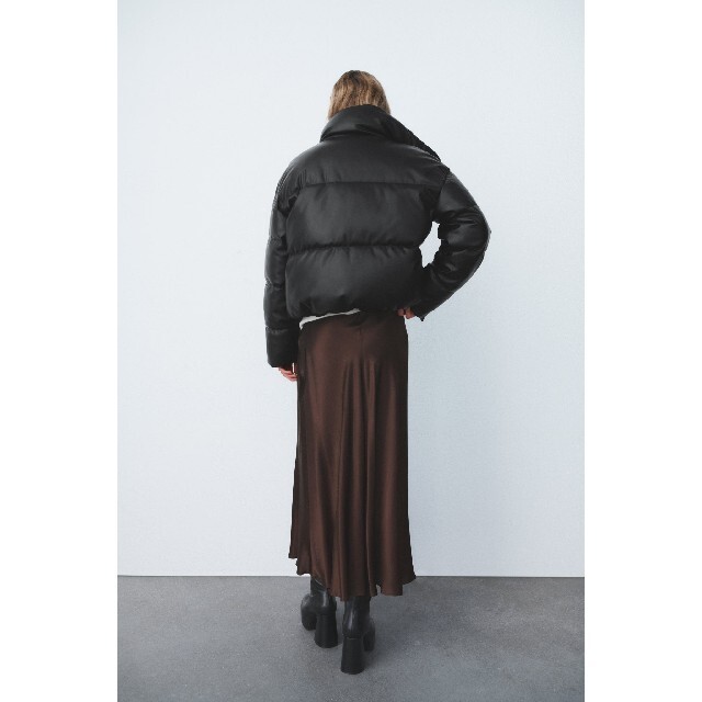 ZARA - 【完売品】ZARA サテン風ミディ丈スカート XSサイズ ZARA - 【完売品】ZARA サテン風ミディ丈スカート XSサイズ