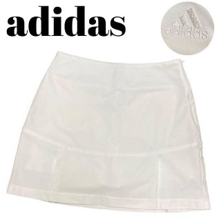 アディダス(adidas)の【GOLFウェア】adidas ミニスカート インナー付き ロゴ ホワイト 白(ウエア)