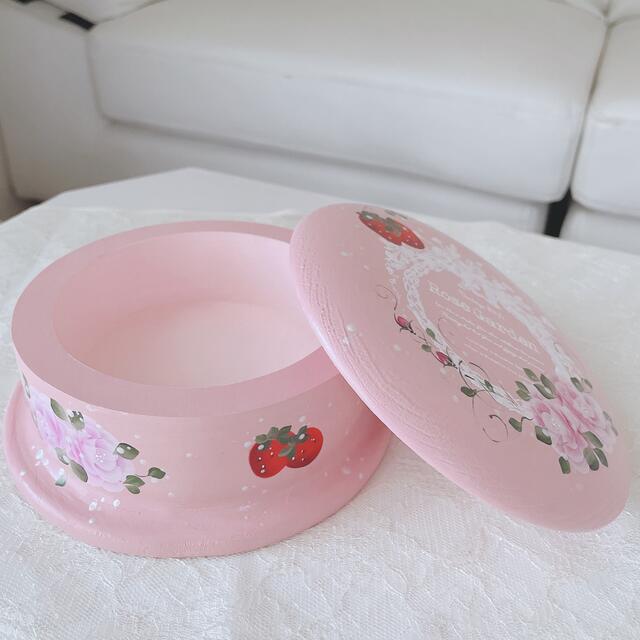 苺&薔薇 蓋付き ラウンド木製ボックス トールペイントの通販 by