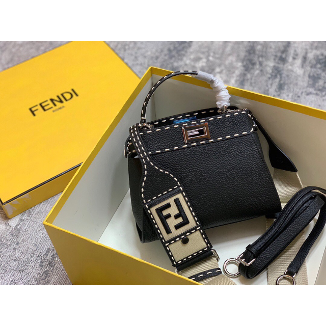 超可爱の FENDI 極美品 ほぼ未使用 ショルダーバッグ ピーカブー