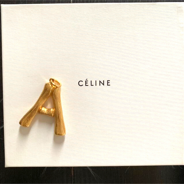 celine(セリーヌ)のセリーヌ　アルファベット　ペンダント レディースのアクセサリー(チャーム)の商品写真