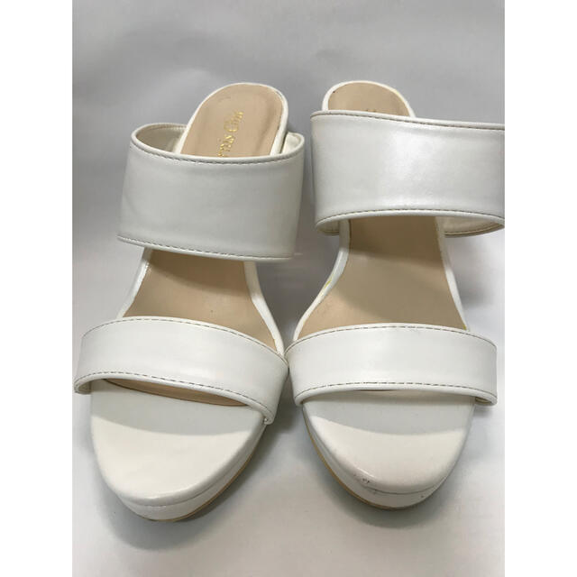Vernis Chic ホワイトサンダル ハイヒール レディースの靴/シューズ(サンダル)の商品写真