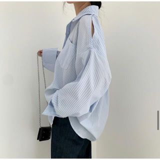 ディーホリック(dholic)の新品ディーホリック♡ ショルダーボタンオーバーストライプシャツ(シャツ/ブラウス(長袖/七分))