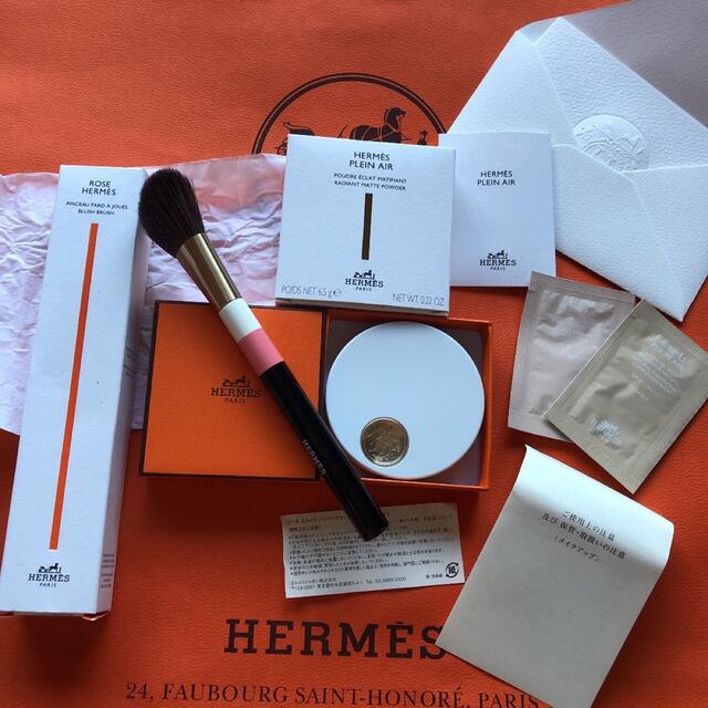 Hermes(エルメス)の新品　エルメス　チークブラシ　フェイスパウダー　ファンデーション コスメ/美容のメイク道具/ケアグッズ(チーク/フェイスブラシ)の商品写真