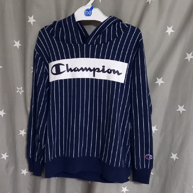 Champion(チャンピオン)のチャンピオン　フード付きトレーナー　130 キッズ/ベビー/マタニティのキッズ服男の子用(90cm~)(Tシャツ/カットソー)の商品写真