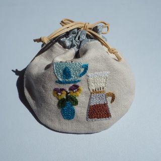 小さな刺繍の巾着(ポーチ)