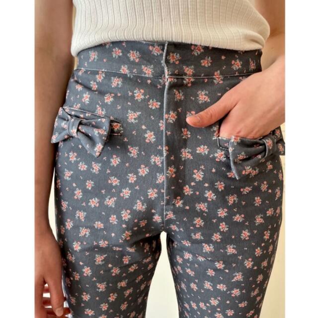 épine(エピヌ)のepine ❤︎ flower ribbon pants black レディースのパンツ(デニム/ジーンズ)の商品写真