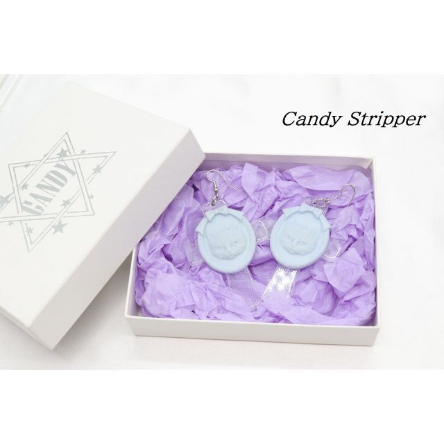 Candy Stripper(キャンディーストリッパー)の【B382】Candy Stripper ネコ クロス モチーフ ピアス レディースのアクセサリー(ピアス)の商品写真