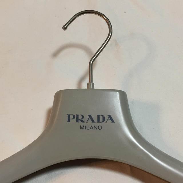 PRADA(プラダ)のPRADAプラダ 専用ハンガー メンズのジャケット/アウター(その他)の商品写真