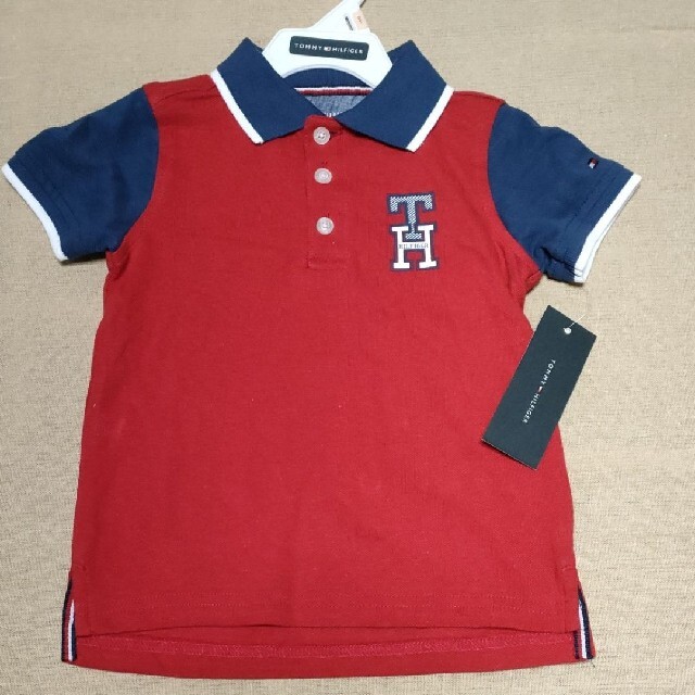 TOMMY HILFIGER(トミーヒルフィガー)の新品　TOMMY HILFIGER　90センチ　上下セット キッズ/ベビー/マタニティのキッズ服男の子用(90cm~)(Tシャツ/カットソー)の商品写真