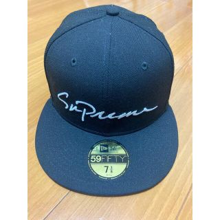 シュプリーム(Supreme)のsupreme classic script newera 7 3/8 黒(キャップ)