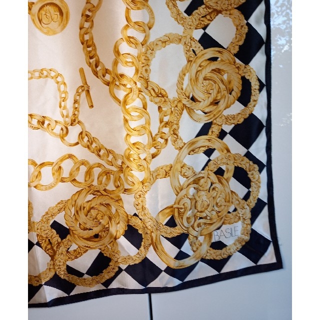 シルク スカーフ  BASILE　まな様専用 レディースのファッション小物(バンダナ/スカーフ)の商品写真