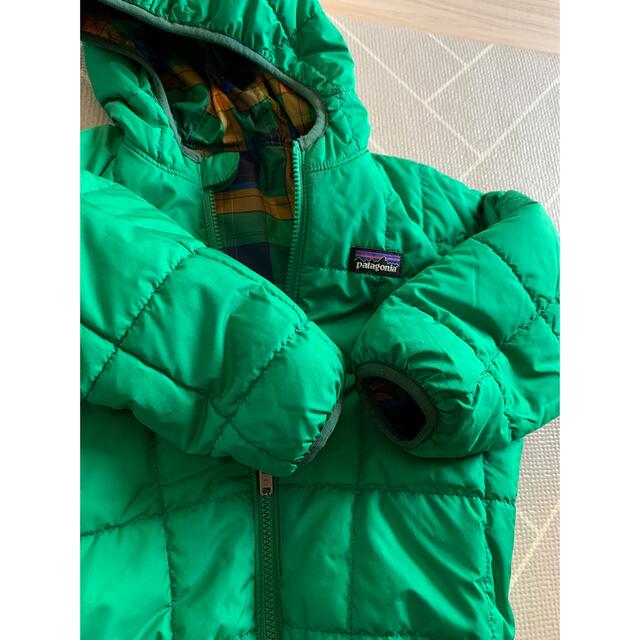 patagonia(パタゴニア)のパタゴニア  3T リバーシブルパフボールジャケット キッズ/ベビー/マタニティのキッズ服女の子用(90cm~)(ジャケット/上着)の商品写真