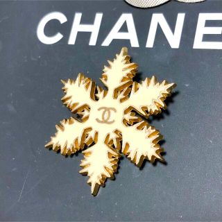 シャネル(CHANEL)のシャネル　ブローチ　ココマーク　雪の結晶　スノー　ゴールド　金　ロゴ　リーフ　☆(ブローチ/コサージュ)