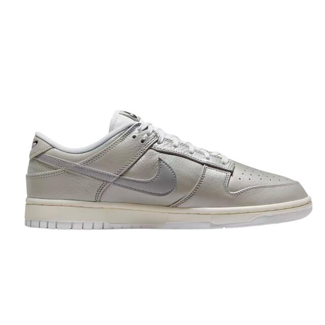 NIKE(ナイキ)のNike Dunk Low SE  Metallic Silver メンズの靴/シューズ(スニーカー)の商品写真