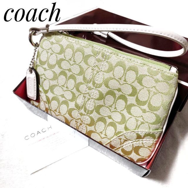 COACH(コーチ)の美品　コーチ　リストレット ポーチ 化粧ポーチ マルチケース シグネチャー  緑 レディースのファッション小物(ポーチ)の商品写真