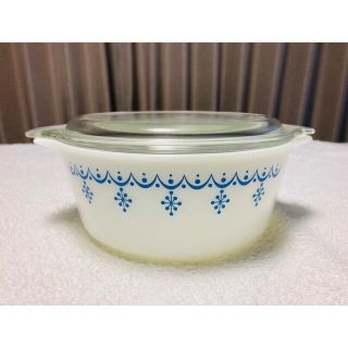 パイレックス(Pyrex)のオールドパイレックス スノーフレーク　キャセロール　白（蓋付き）(食器)