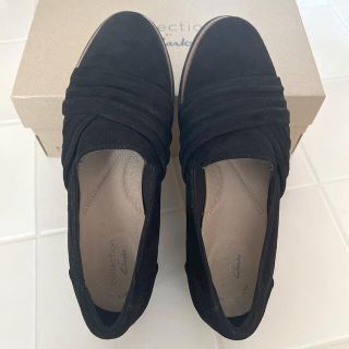 クラークス(Clarks)のクラークス ウエッジソールパンプス  ブラックスエード 新品(ハイヒール/パンプス)