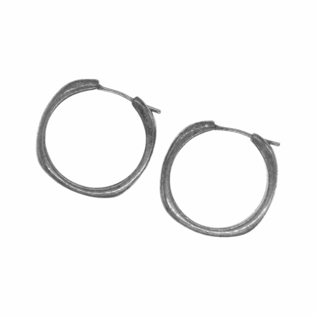 Tiffany & Co.(ティファニー)のTIFFANY&Co. ティファニー ピアス クッション フープ ピアス シルバー系【中古】 レディースのアクセサリー(ピアス)の商品写真