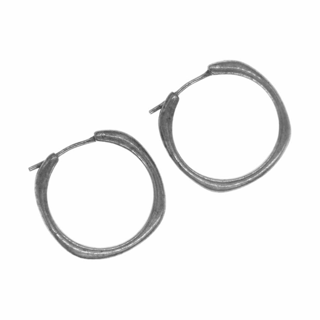 Tiffany & Co.(ティファニー)のTIFFANY&Co. ティファニー ピアス クッション フープ ピアス シルバー系【中古】 レディースのアクセサリー(ピアス)の商品写真