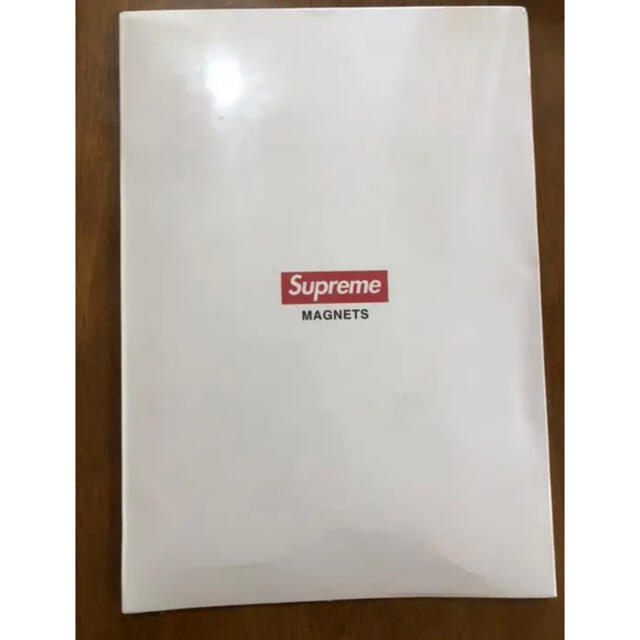 supremeマグネット