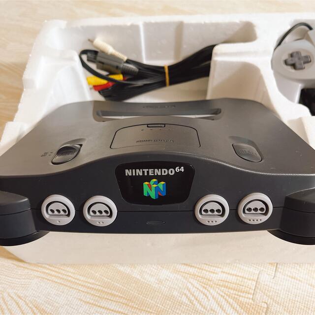 NINTENDO 64(ニンテンドウ64)の【美品】ニンテンドー64＋カセット6本 エンタメ/ホビーのゲームソフト/ゲーム機本体(家庭用ゲーム機本体)の商品写真