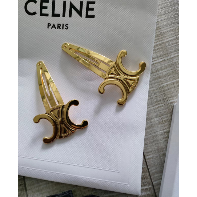 トリオンフ スナップヘアクリップ 2つセット CELINE - ボディケア