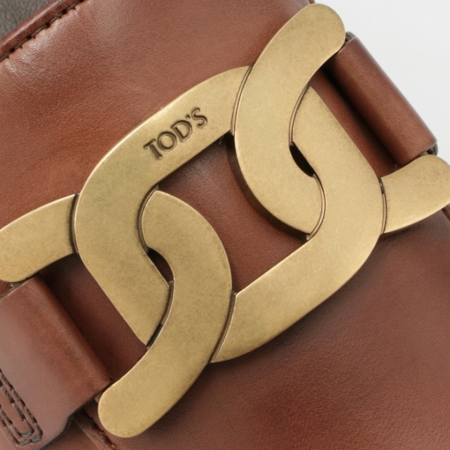 TOD'S(トッズ)のTOD`S スムースレザー ローファー メタル フラットシューズ 靴 レディースの靴/シューズ(ローファー/革靴)の商品写真