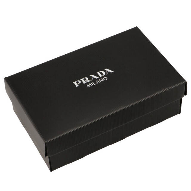 PRADA(プラダ)のPRADA レザー スニーカー トライアングルロゴ ダウンタウン 靴 レディースの靴/シューズ(スニーカー)の商品写真