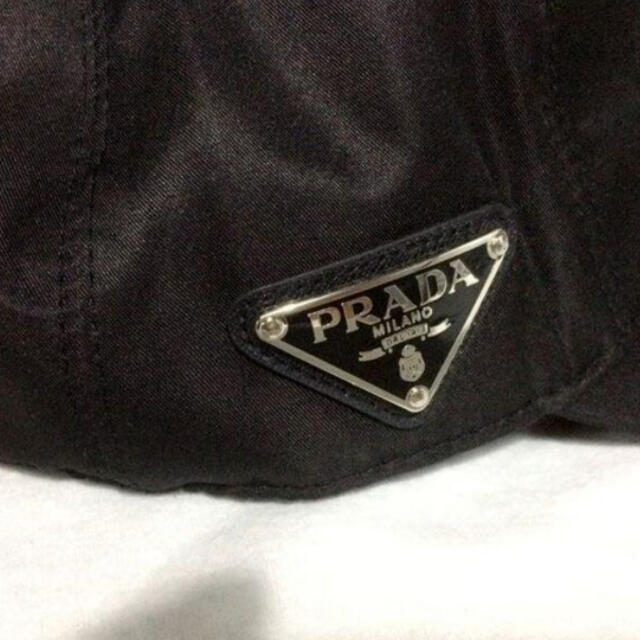 PRADA(プラダ)のPrada ベースボールキャップ　cap 帽子　黒　ナイロン メンズの帽子(キャップ)の商品写真