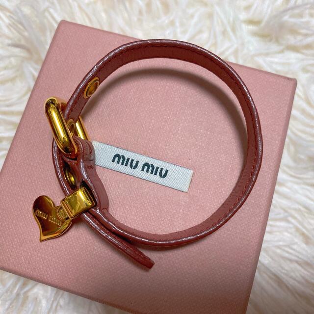 miumiu(ミュウミュウ)のレザーブレスレット レディースのアクセサリー(ブレスレット/バングル)の商品写真